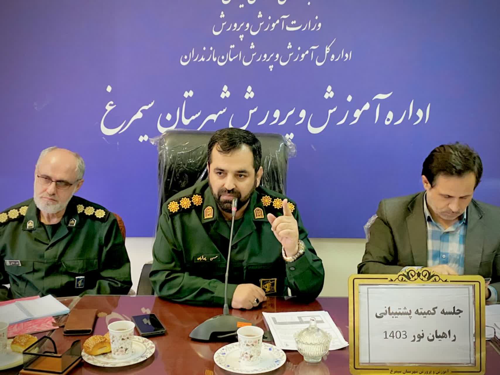 به جای دست و پازدن برای ماندن یا گرفتن قدرتی جدید به فکر خدمت صادقانه به مردم باشید