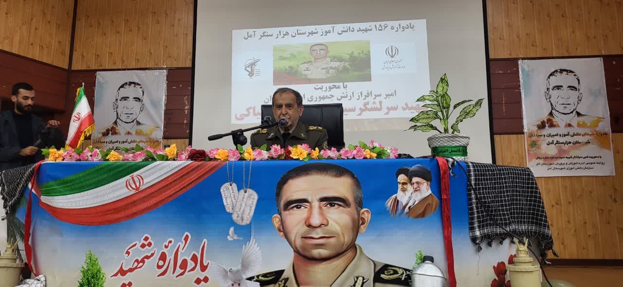 دانش آموزان وارث خون شهدا هستند