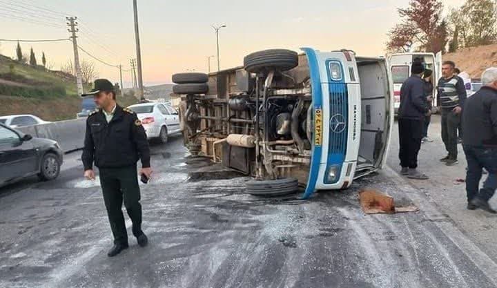 واژگونی مینی‌بوس در جاده نکا با ۲۳ مصدوم