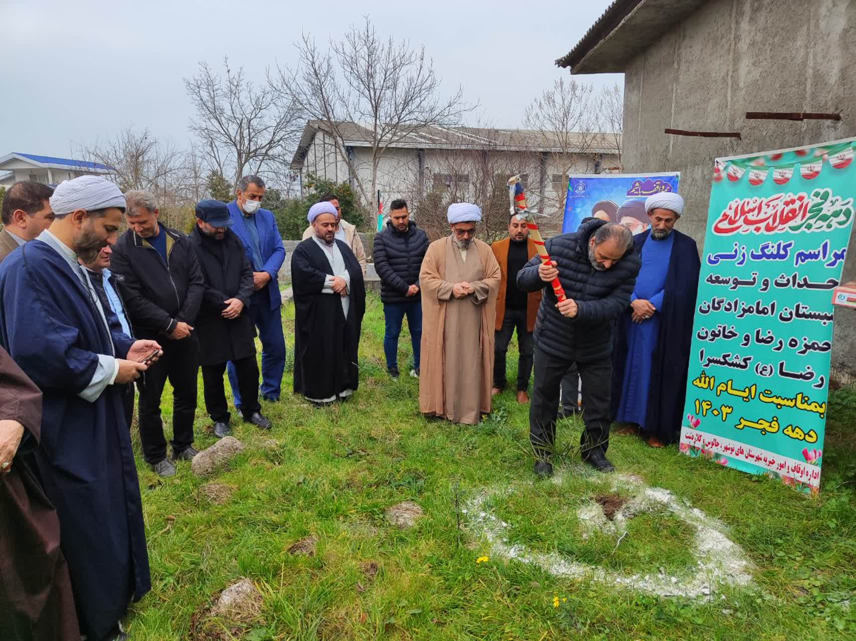 آغاز عملیات ساخت شبستان امامزادگان حمزه‌رضا(ع) و خاتون‌رضا(س) نوشهر در دهه فجر