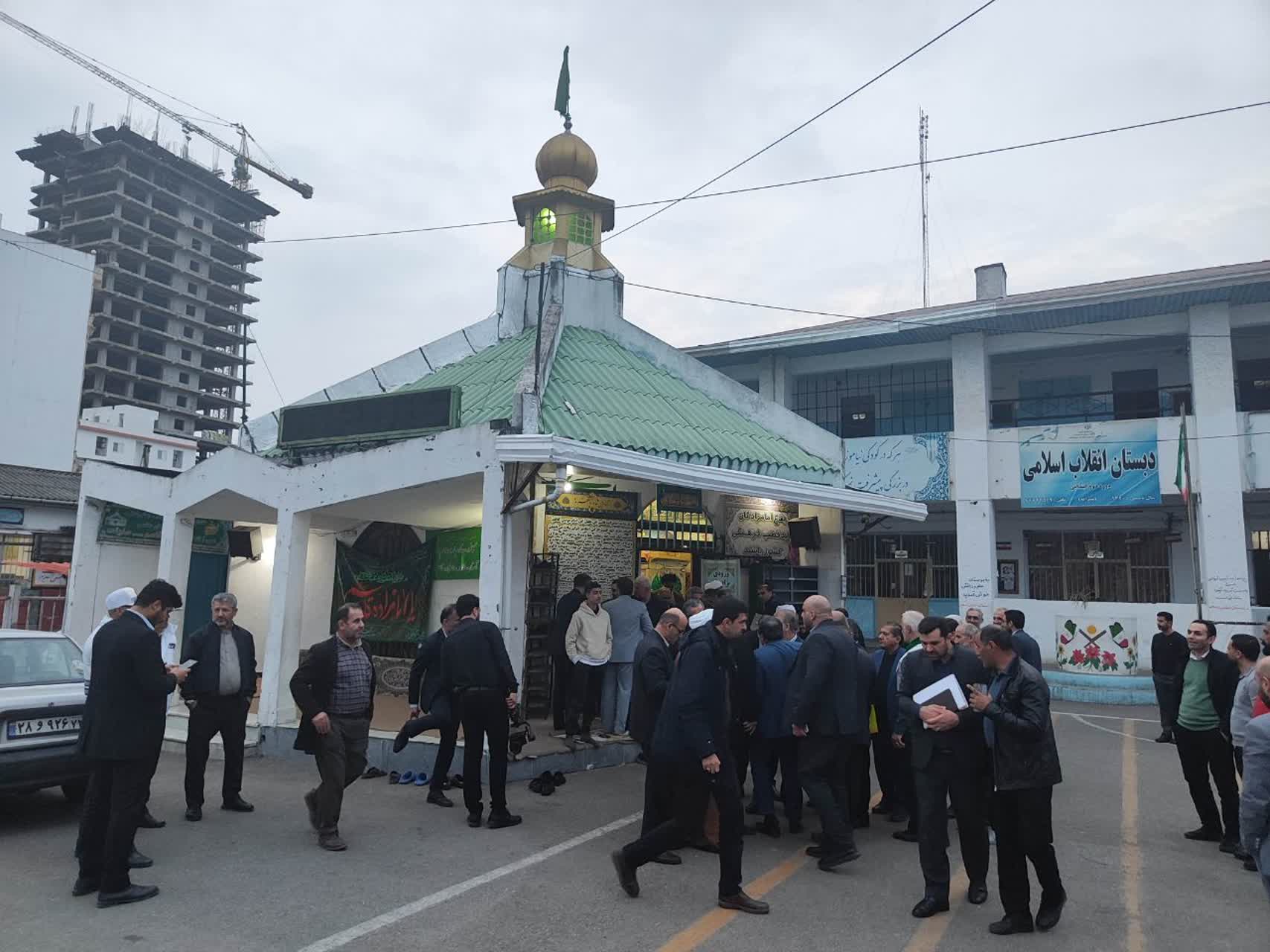 رفع مشکل وجود مدرسه در محوطه امامزاده قاسم(ع) محمودآباد با ورود رئیس‌کل دادگستری مازندران