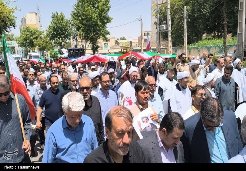 قیام نمازگزاران در محکومیت حمله ‌اسرائیل/ فقط انتقام‌