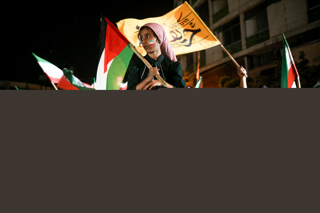 ملت ایران پشتیبان نیروهای مسلح هستند