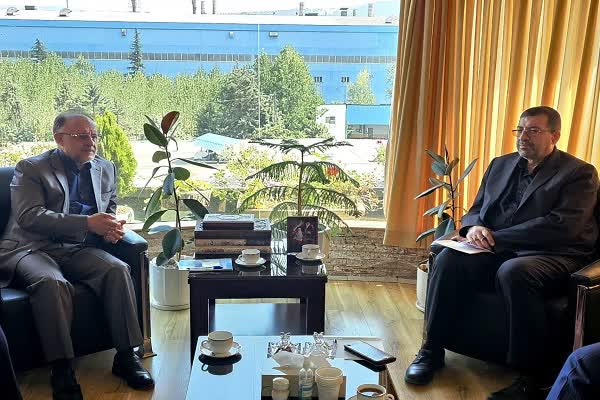 کارگران و کارکنان مجموعه صنایع چوب و کاغذ مازندران رزمندگان جهاد اقتصادی هستند