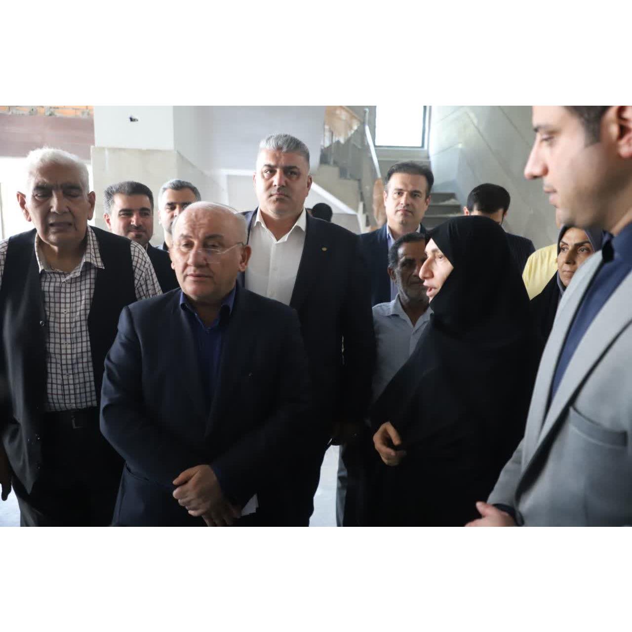 بازدید استاندار مازندران از کتابخانه مرکزی ساری