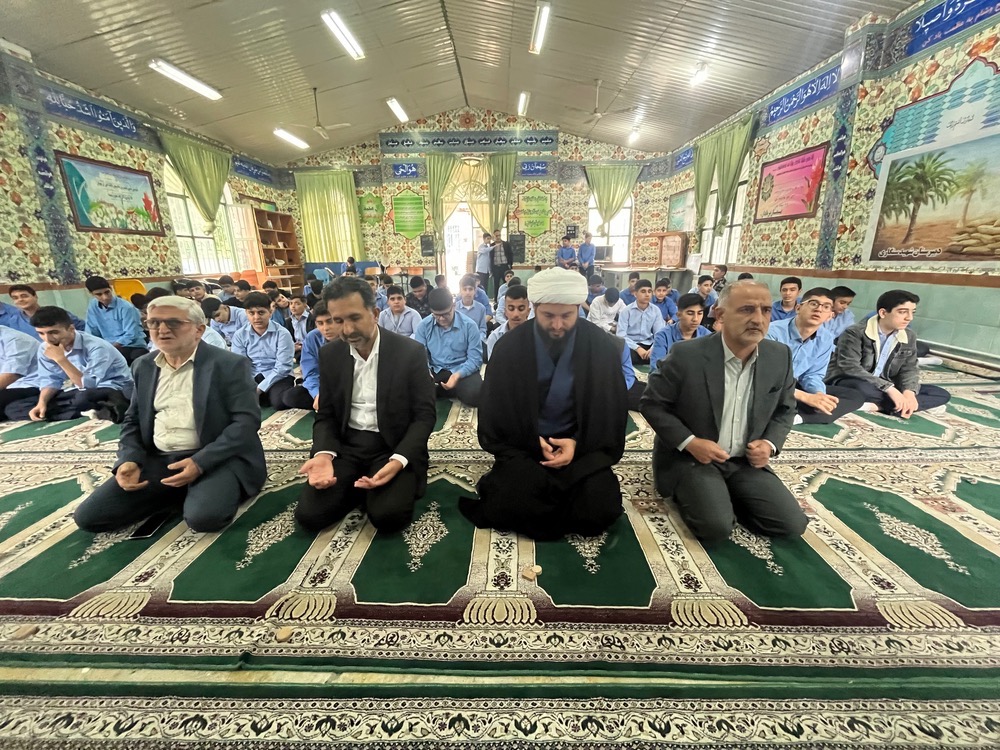 نواخته شدن زنگ «نماز؛ الفبای تربیت» در دبیرستان شهید سنگاری نوشهر