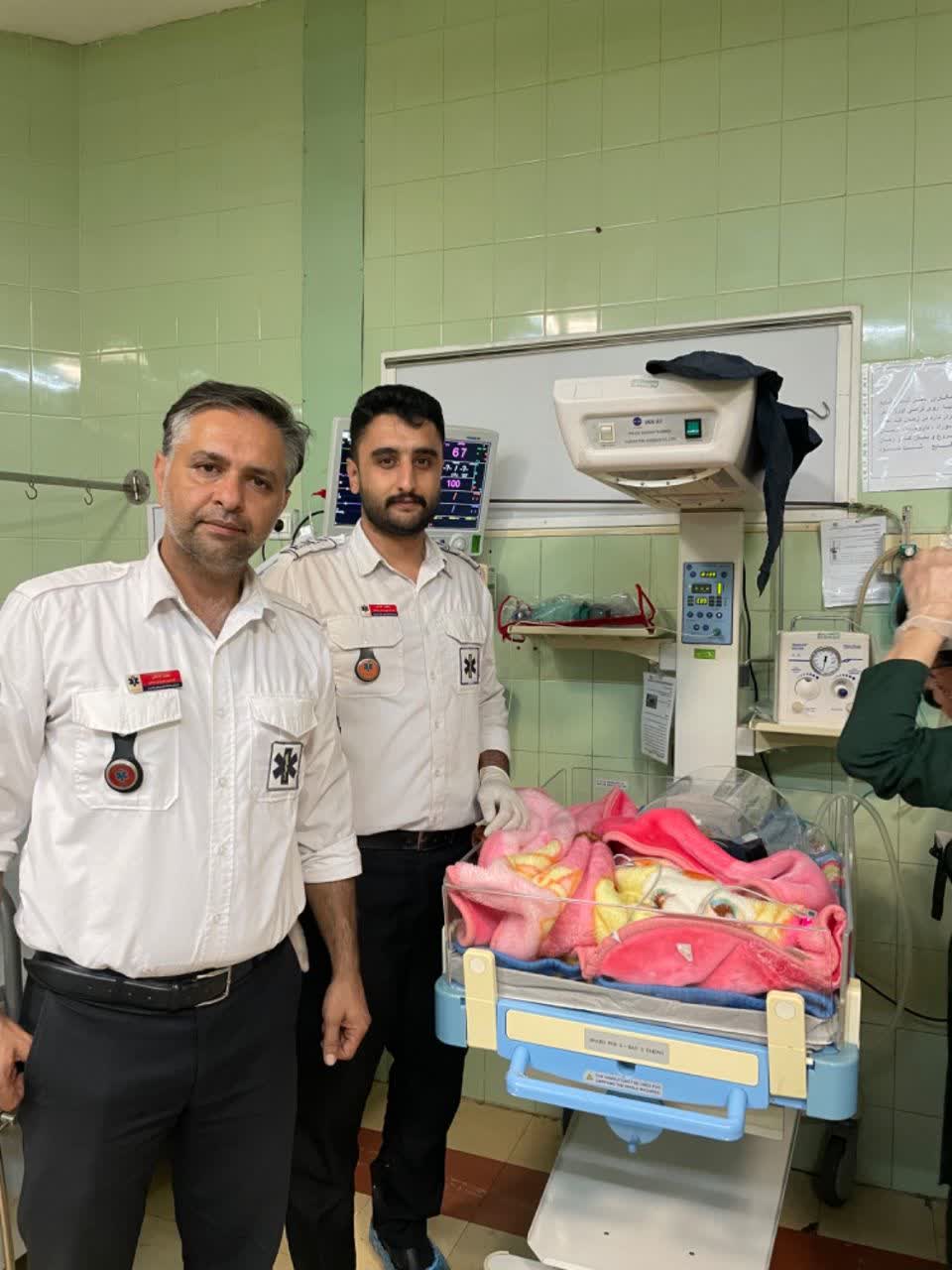 نوزاد عجول آملی در آمبولانس اورژانس ۱۱۵ بدنیا آمد