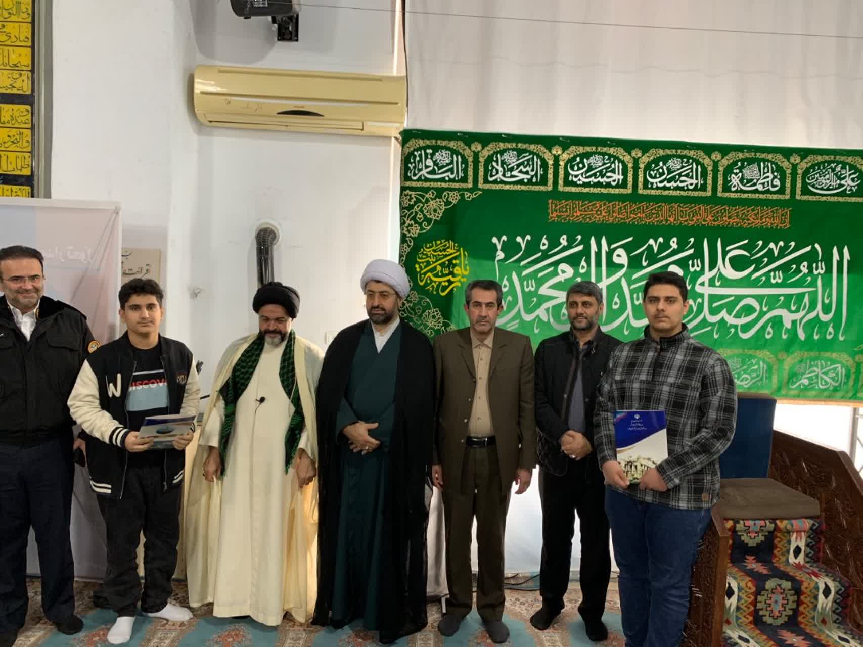 تجلیل از دانش‌آموزان چالوسی برای کسب رتبه نخست کشوری در پویش «به وقت میهن»