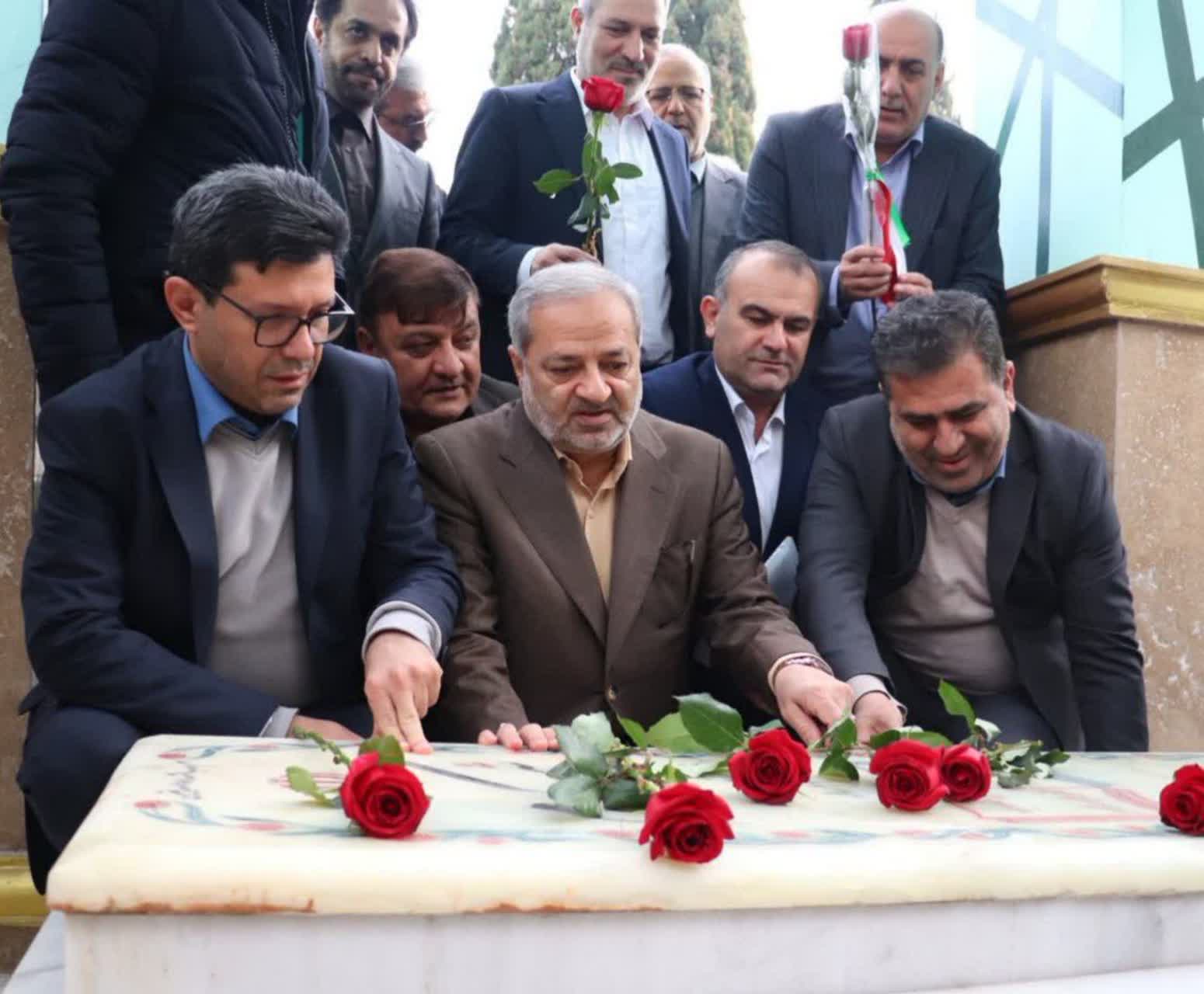 آغاز سفر وزیر آموزش و پرورش به مازندران با ادای احترام به مقام شامخ شهدا